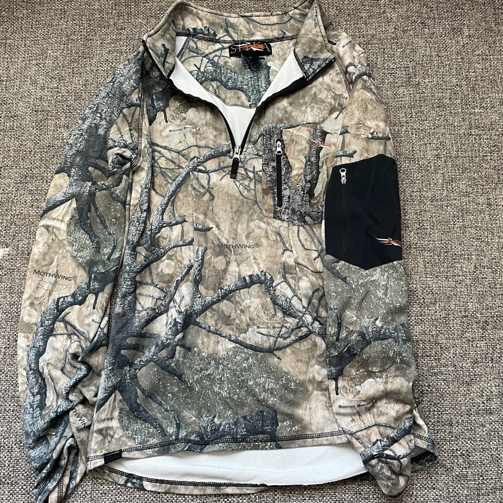 Camo Pullover Sweatshirt